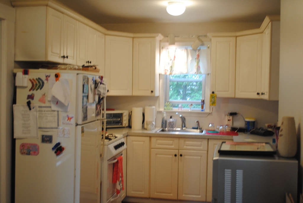 29 Walnut Street, Unit 2 Waltham, MA 02453 - Photo 8 of 11