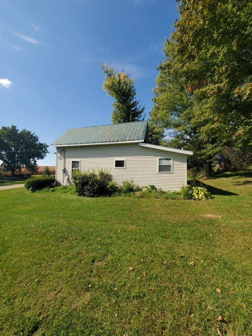 1952 East Factory Road Dakota, IL 61018 - Photo 4 of 22 Gallery Image 4