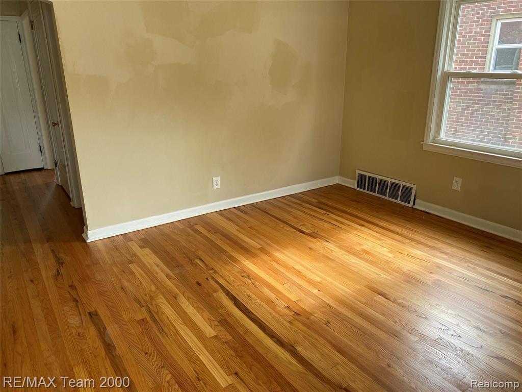 24840 Cherry Street Dearborn, MI 48124 - Photo 6 of 14