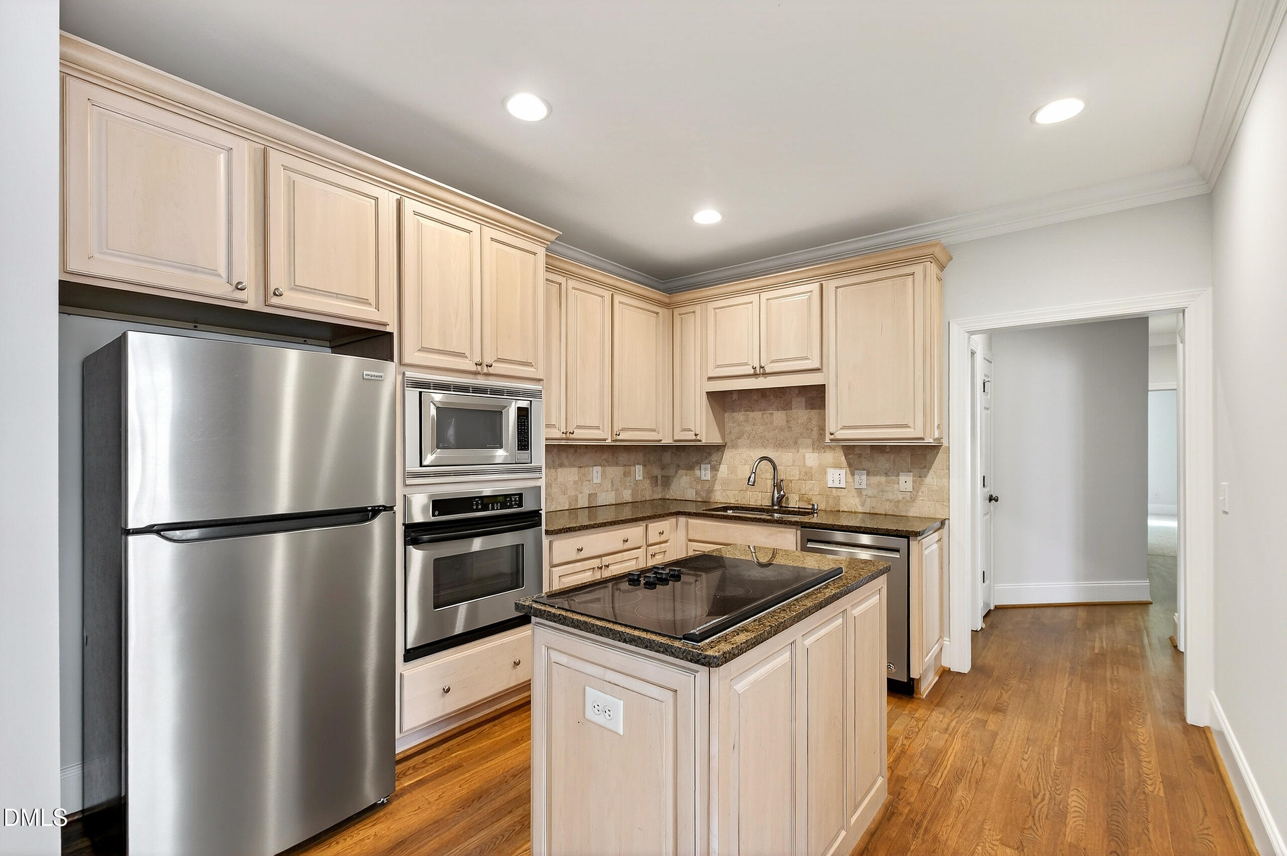 816 Running Brook Trail Raleigh, NC 27609 - Photo 24 of 31 Kitchen