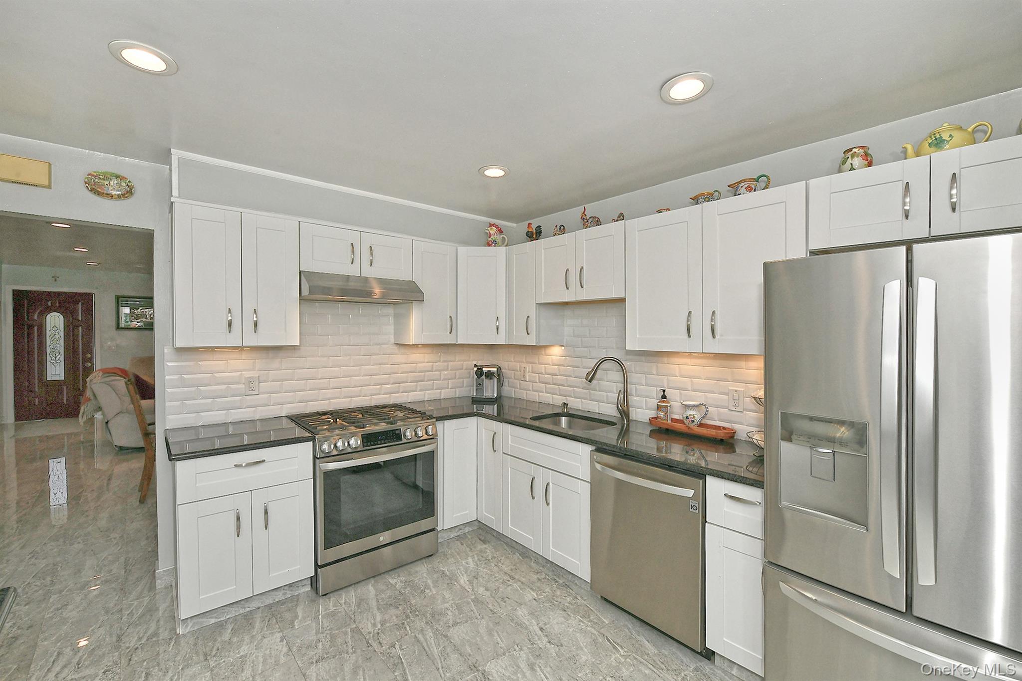3076 Roxbury Road Oceanside, NY 11572 - Photo 14 of 31