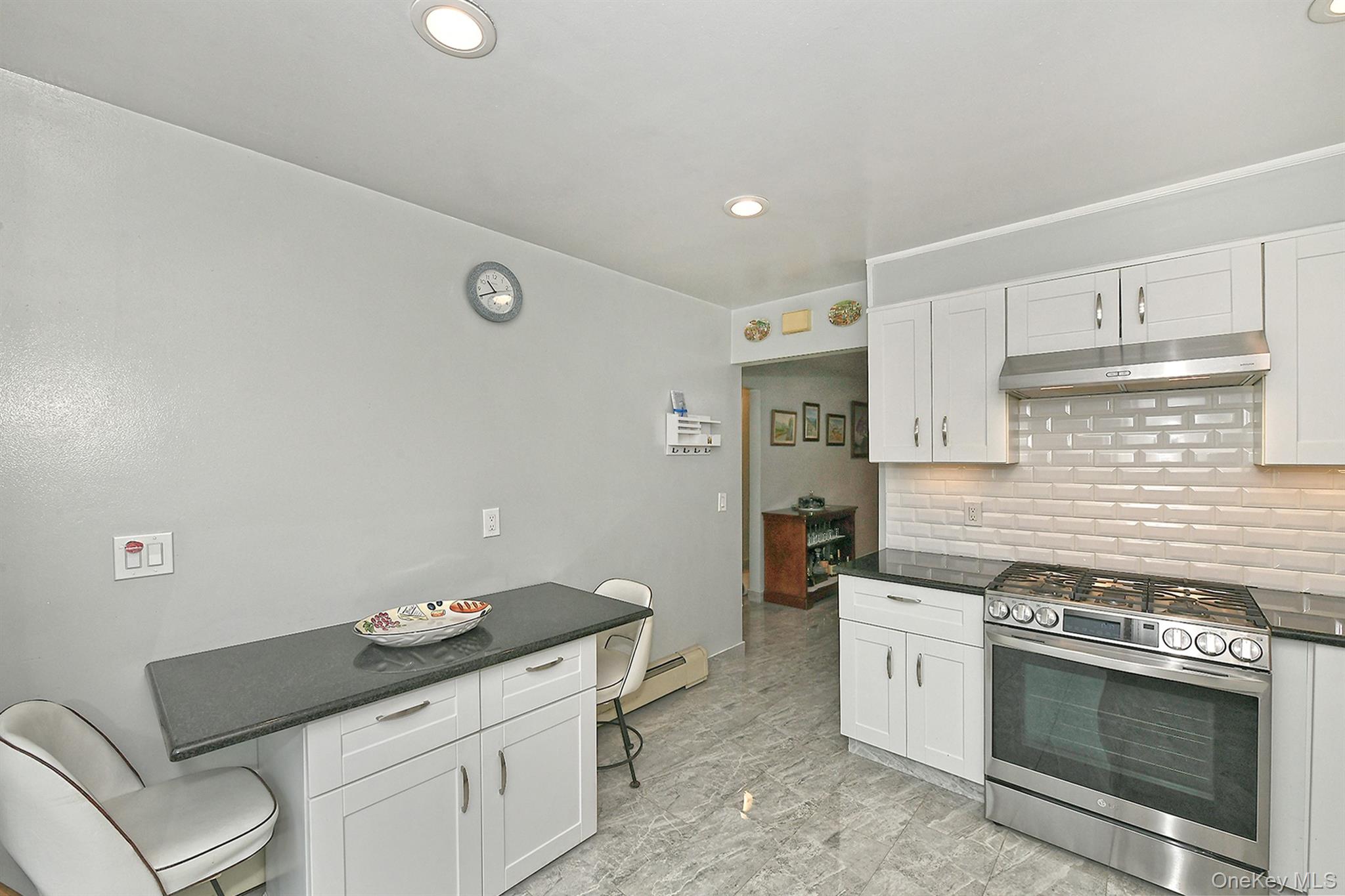 3076 Roxbury Road Oceanside, NY 11572 - Photo 15 of 31