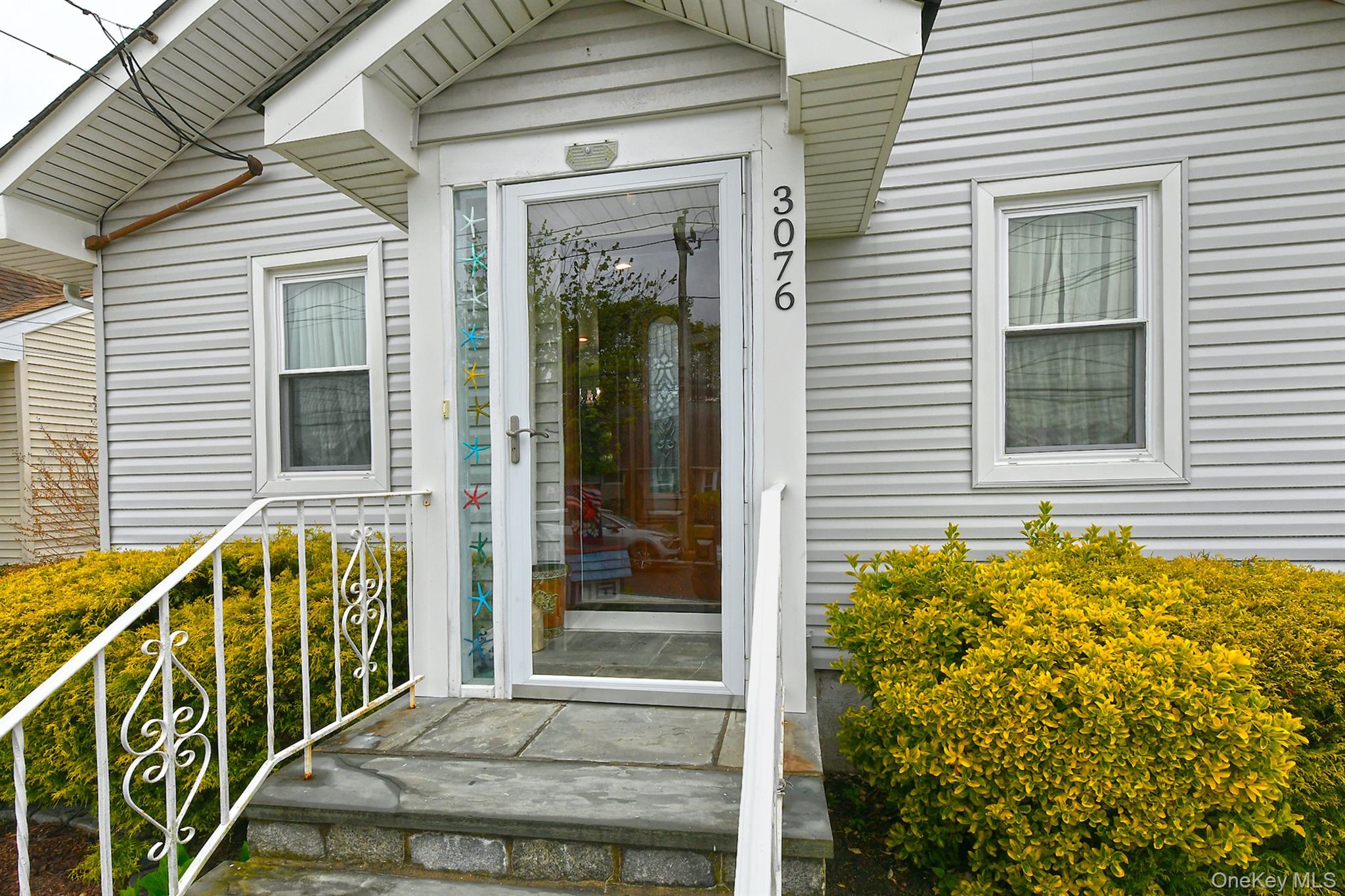 3076 Roxbury Road Oceanside, NY 11572 - Photo 5 of 31