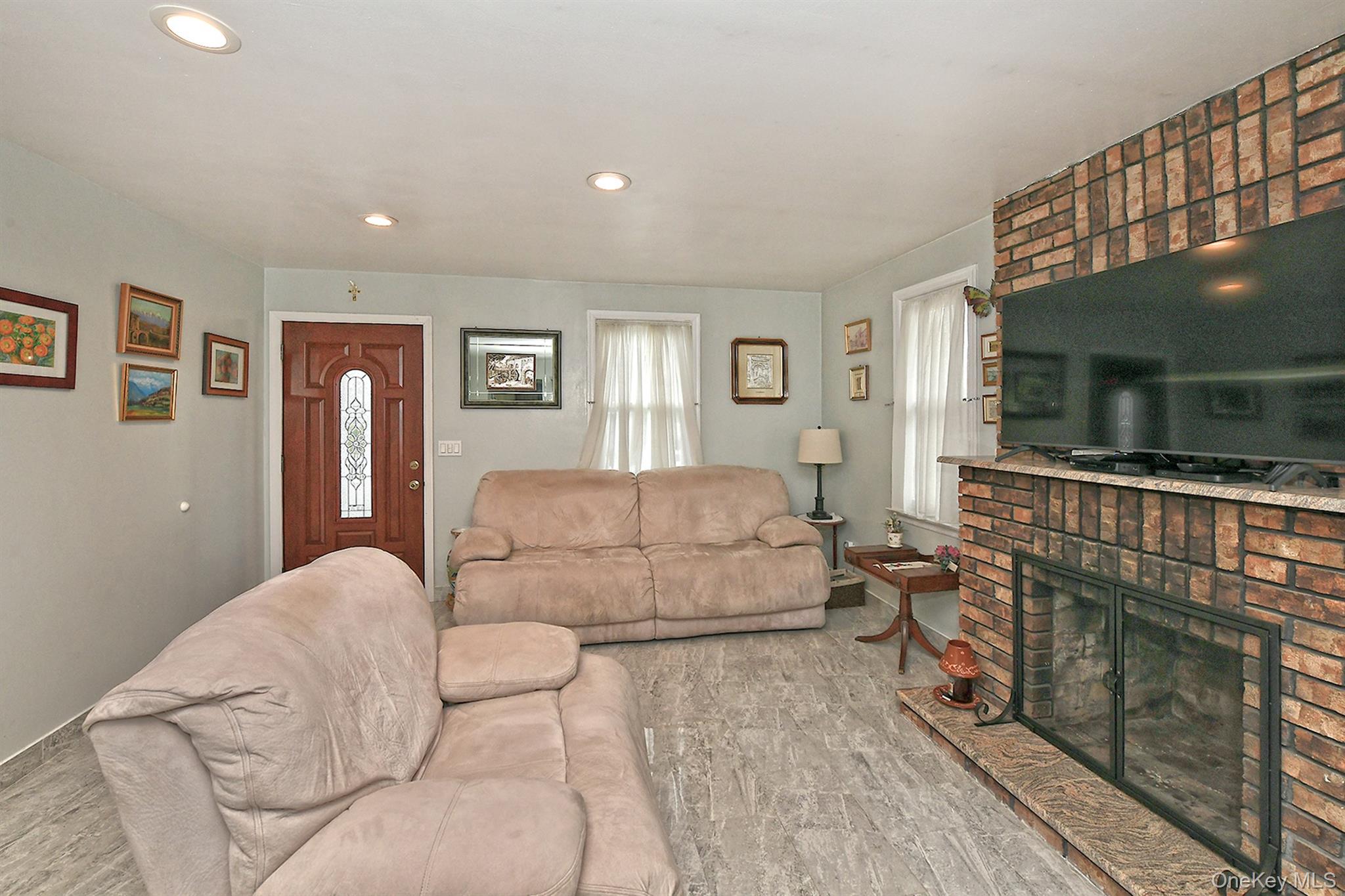 3076 Roxbury Road Oceanside, NY 11572 - Photo 8 of 31