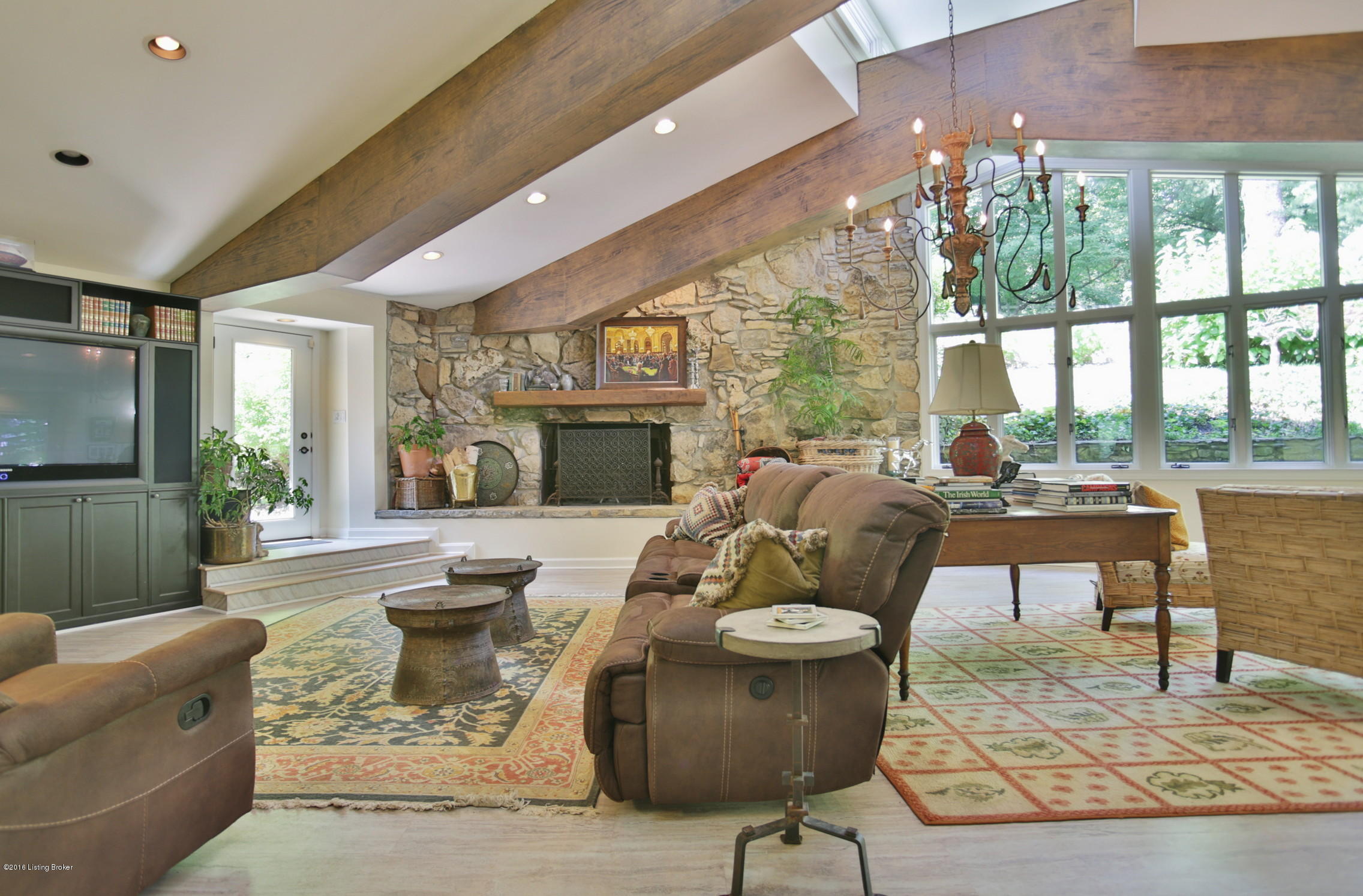 2502 Woodside Road Louisville, KY 40207 - Photo 9 of 36 Great room