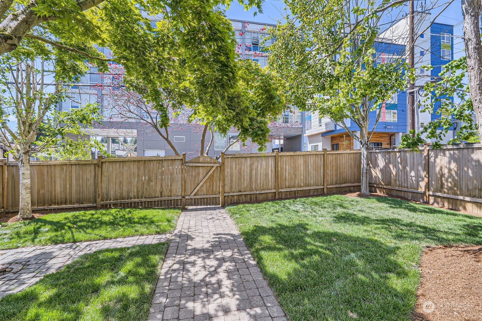 8536 Nesbit Avenue North, Unit A Seattle, WA 98103 - Photo 31 of 32 a backyard of a house