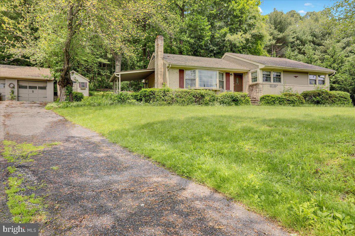 47 Keener Road Reading, PA 19608 - Photo 3 of 34