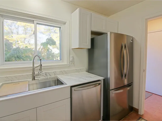 $359,900 | B10 Stonehedge Drive, South Burlington, VT 05403