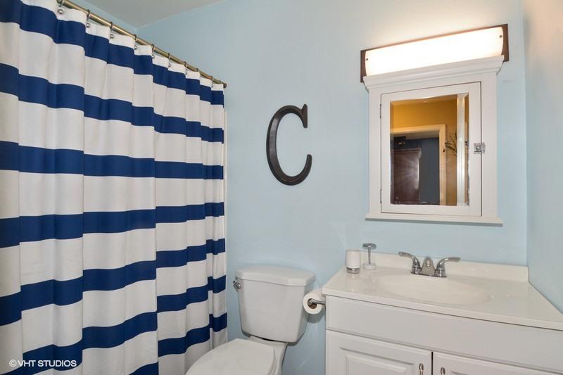 19478 Colorado Circle Boca Raton, FL 33434 - Photo 15 of 17 09_19478ColoradoCircle_9_2ndBathroom_Fle