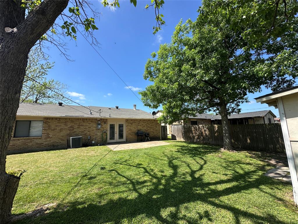 504 Woodcrest Way Forney, TX 75126 - Photo 3 of 26 a view of house with yard