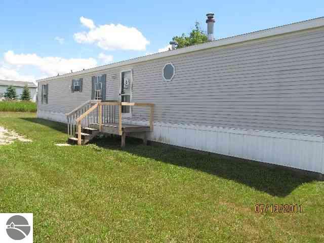 9139 County Line Road Buckley, MI 49620 - Photo 3 of 14 1728768-2.JPG