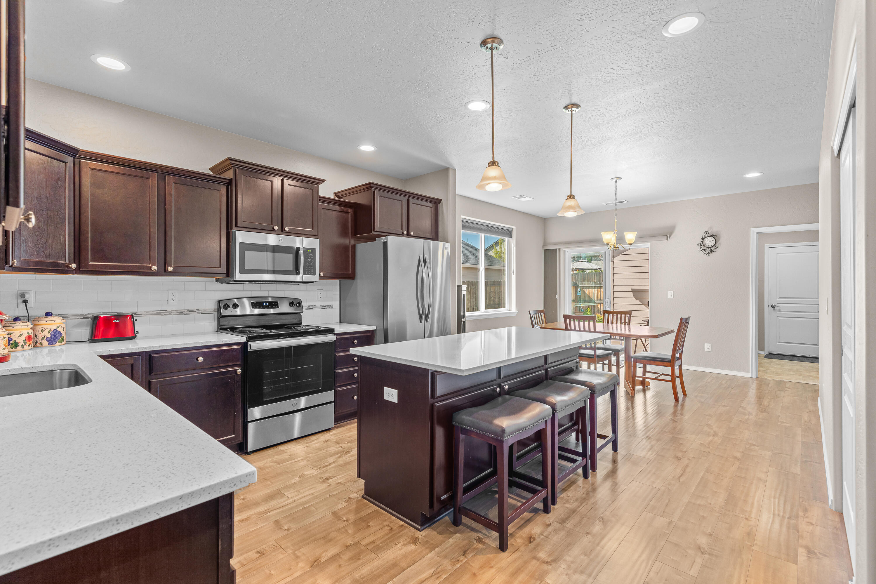 1449 Spring Street Medford, OR 97504 - Photo 11 of 29 9R9A5031