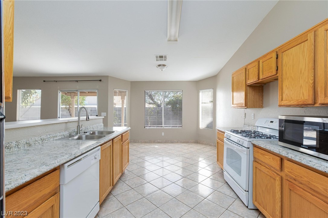 4407 Red Blanket Road North Las Vegas, NV 89032 - Photo 15 of 36