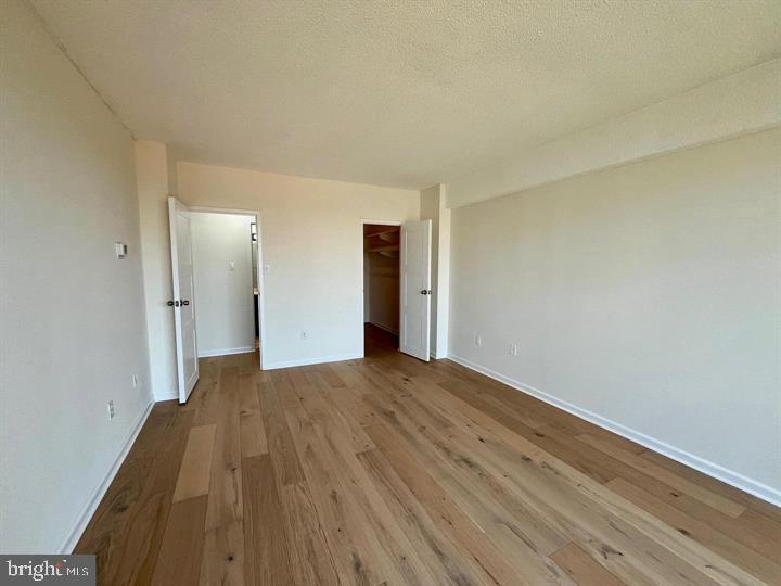 4141 North Henderson Road, Unit 912 Arlington, VA 22203 - Photo 15 of 17 Spacious room with natural light and warmth.