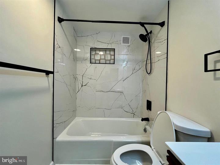 4141 North Henderson Road, Unit 912 Arlington, VA 22203 - Photo 5 of 17 Modern bathroom with elegant marble accents.