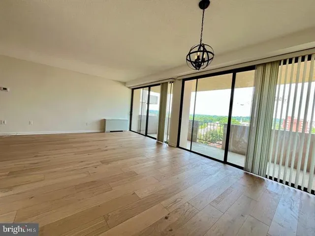 $2,550 | 4141 North Henderson Road, Unit 912, Arlington, VA 22203