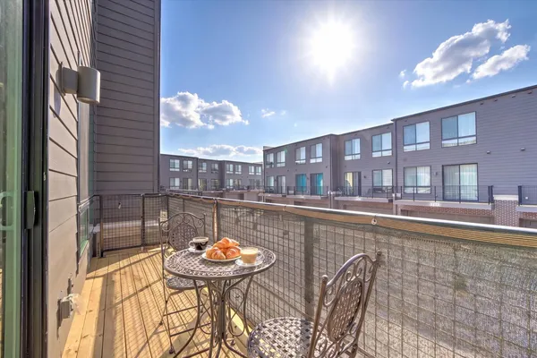 $512,000 | 1271 Catalina Ct., Schaumburg, IL 60173
