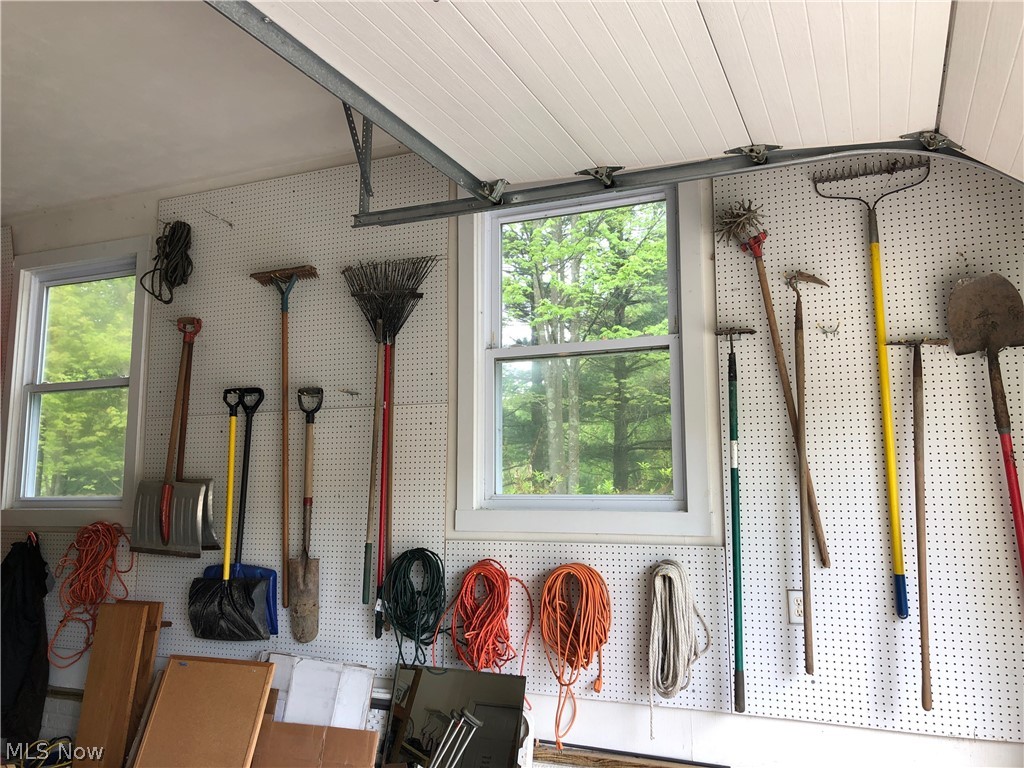 16895 Messenger Road Chagrin Falls, OH 44023 - Photo 32 of 33 Garage Storing options