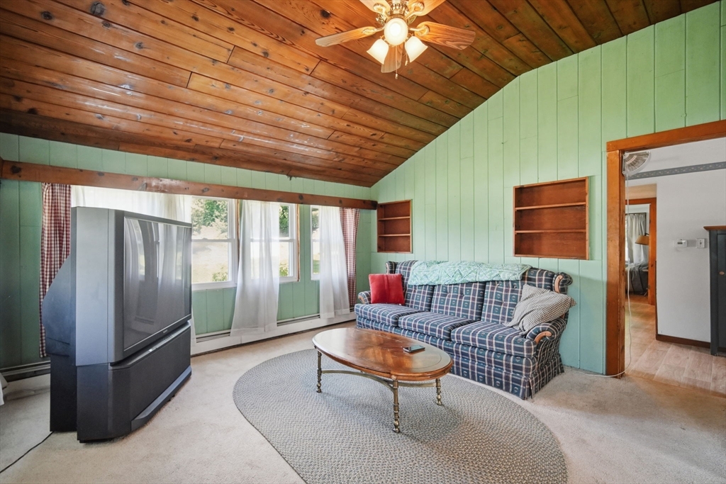 83 Union Road Wales, MA 01081 - Photo 4 of 35 Gallery Image 4