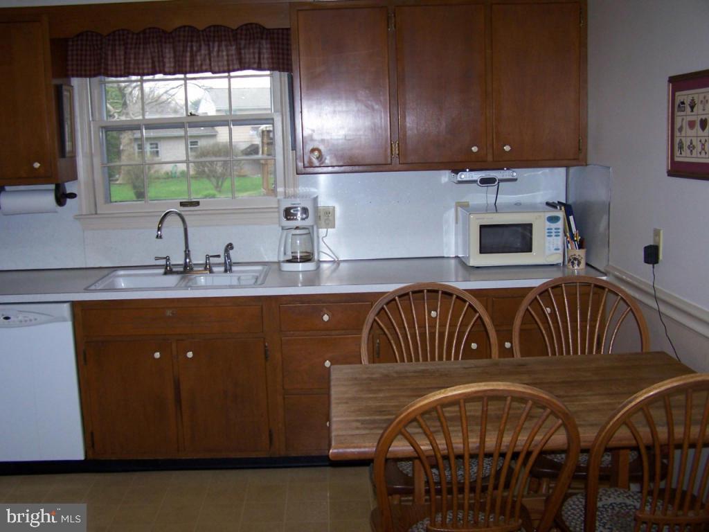 51 Westwind Circle Lititz, PA 17543 - Photo 7 of 16 Gallery Image 7