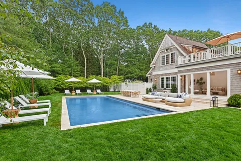 $6,350,000 | 8 Barclay Court, East Hampton, NY 11937