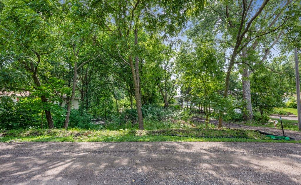 1984 Prosperity Road Maplewood, MN 55109 - Photo 3 of 8