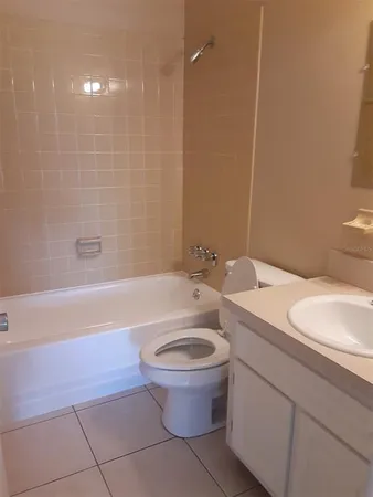 $1,290 | 1830 Maravilla Avenue, Unit 607, Fort Myers, FL 33901