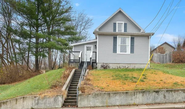 $209,900 | 183 West Vine Street, Roanoke, IN 46783
