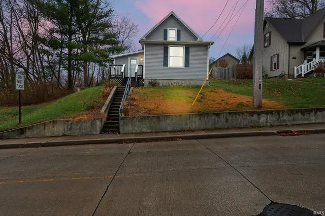 $214,900 | 183 West Vine Street, Roanoke, IN 46783