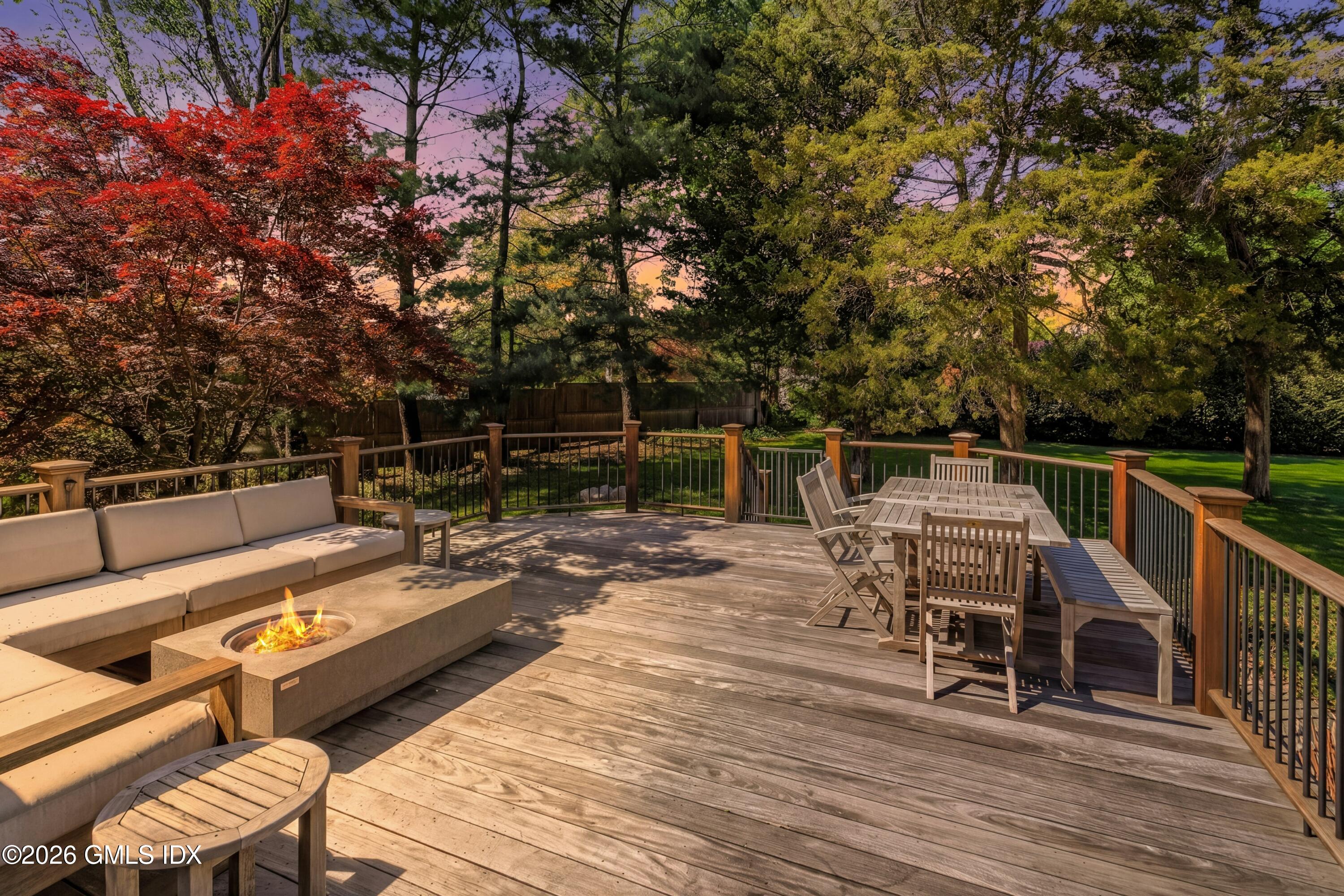 249 Shore Road Greenwich, CT 06830 - Photo 2 of 24 039-492374-_X0A6583_14622685_twilight