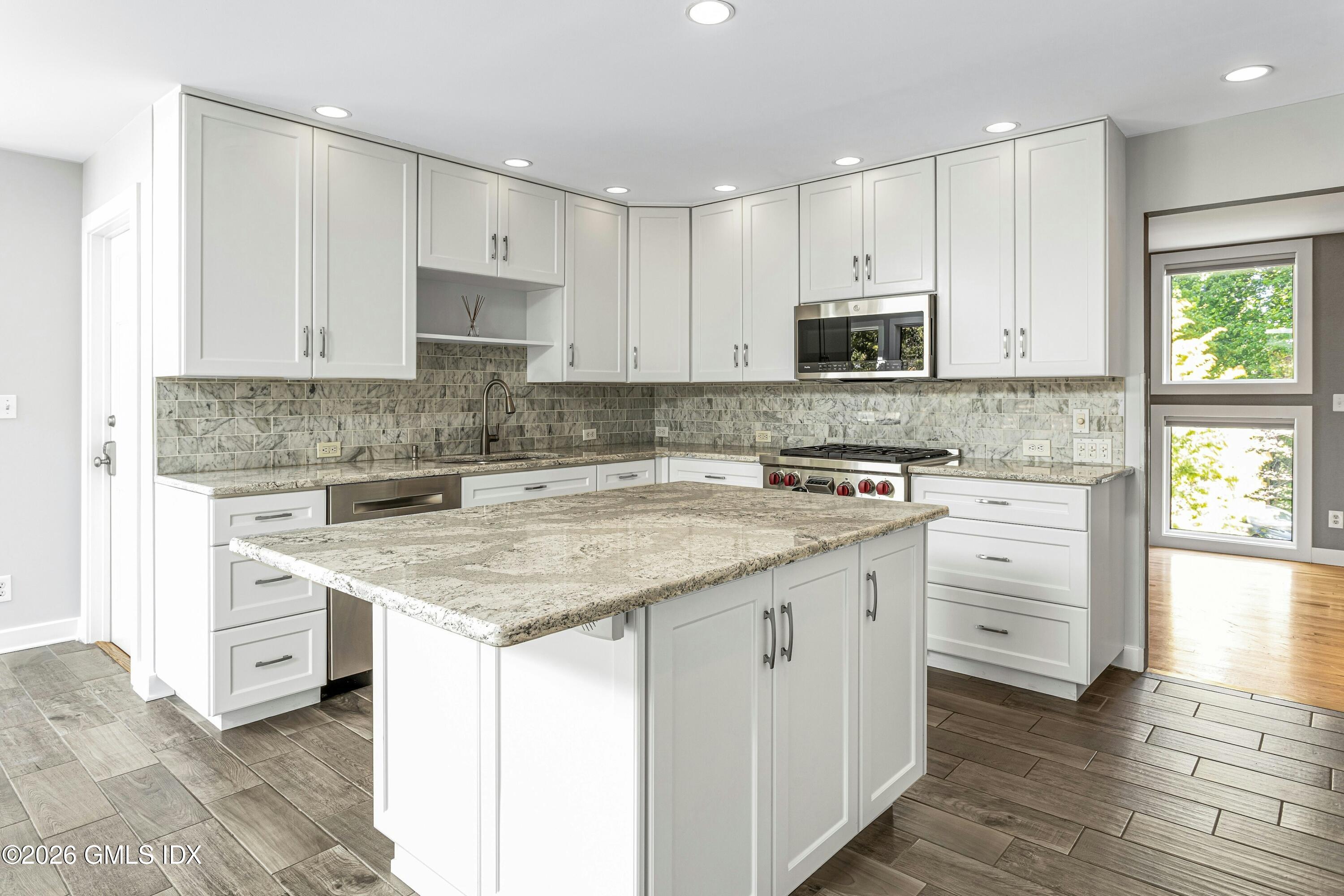 249 Shore Road Greenwich, CT 06830 - Photo 4 of 24 009-492374-_X0A6444_14622630