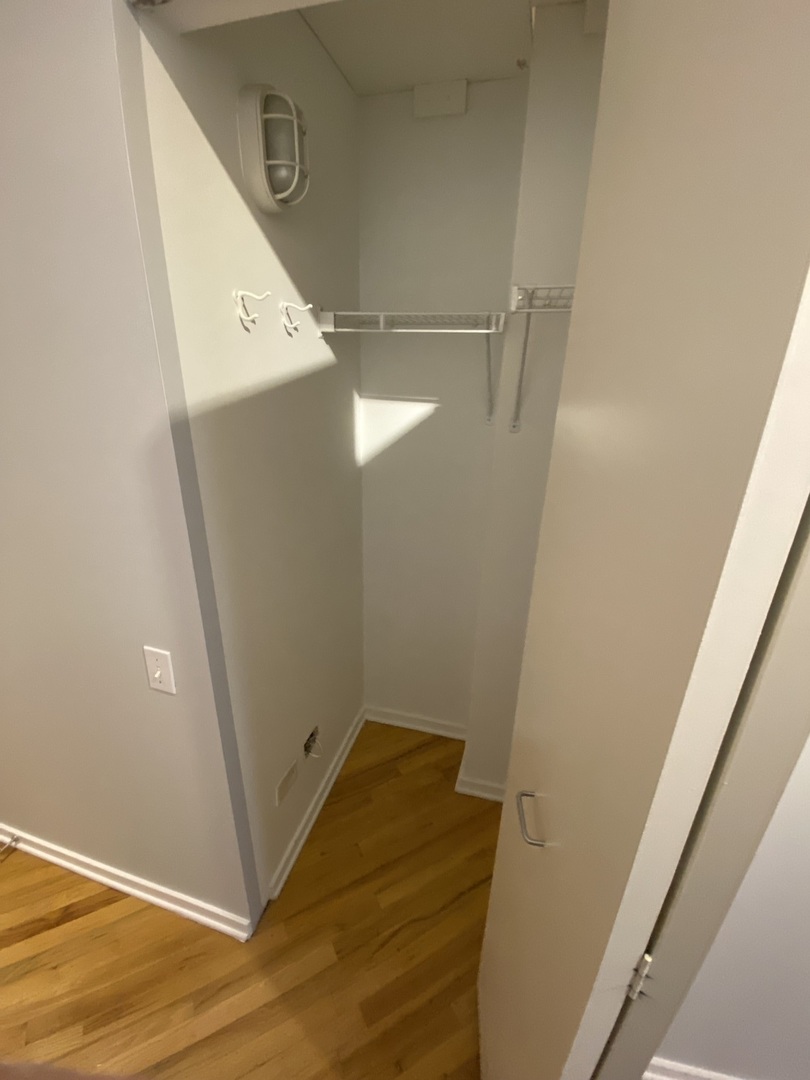 500 South Clinton Street, Unit 404 Chicago, IL 60607 - Photo 8 of 46 a view of closet