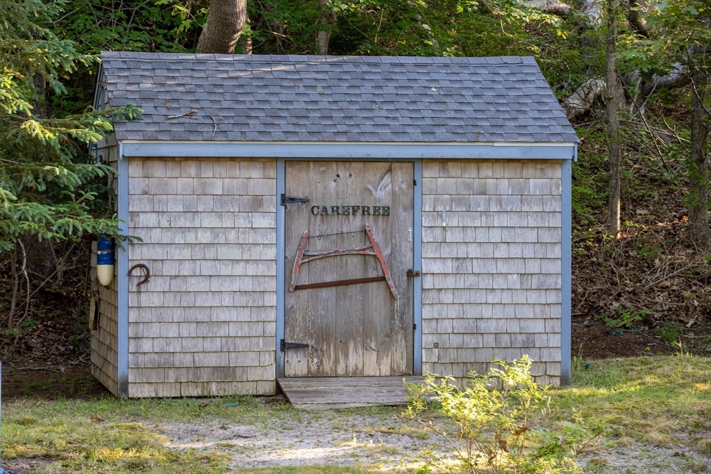 453 Lighthouse Road Aquinnah, MA 02535 - Photo 25 of 39 a front view of a house with a yard