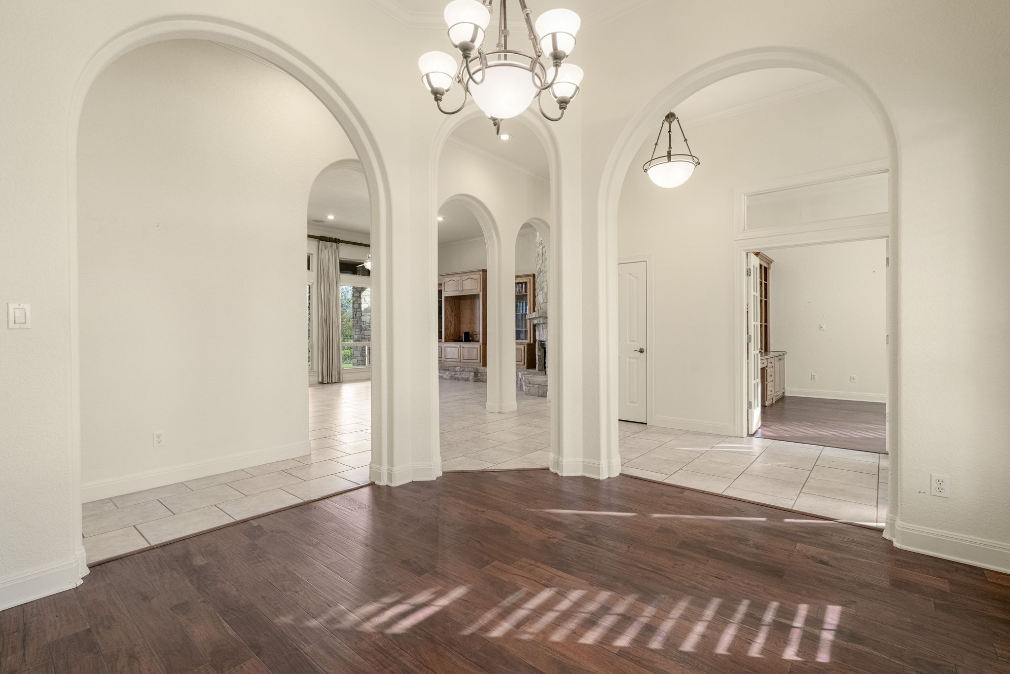 301 Goldridge Drive Georgetown, TX 78633 - Photo 13 of 40 The home features two dining areas.