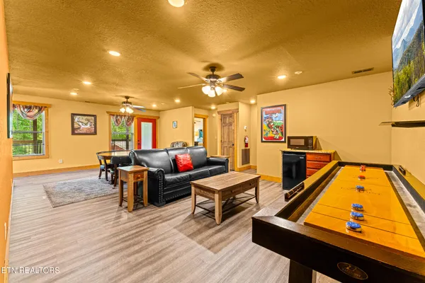 $1,200,000 | 1123 Anastasia Way, Gatlinburg, TN 37738