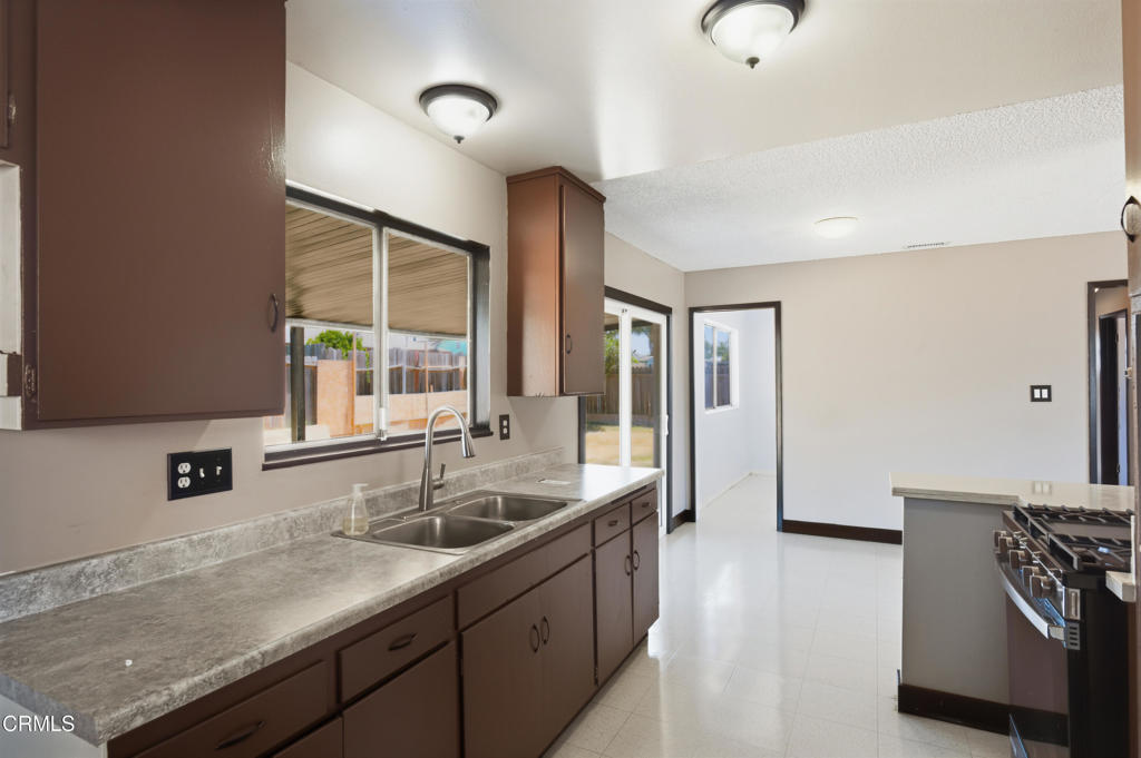 555 Del Sur Way Oxnard, CA 93033 - Photo 10 of 24