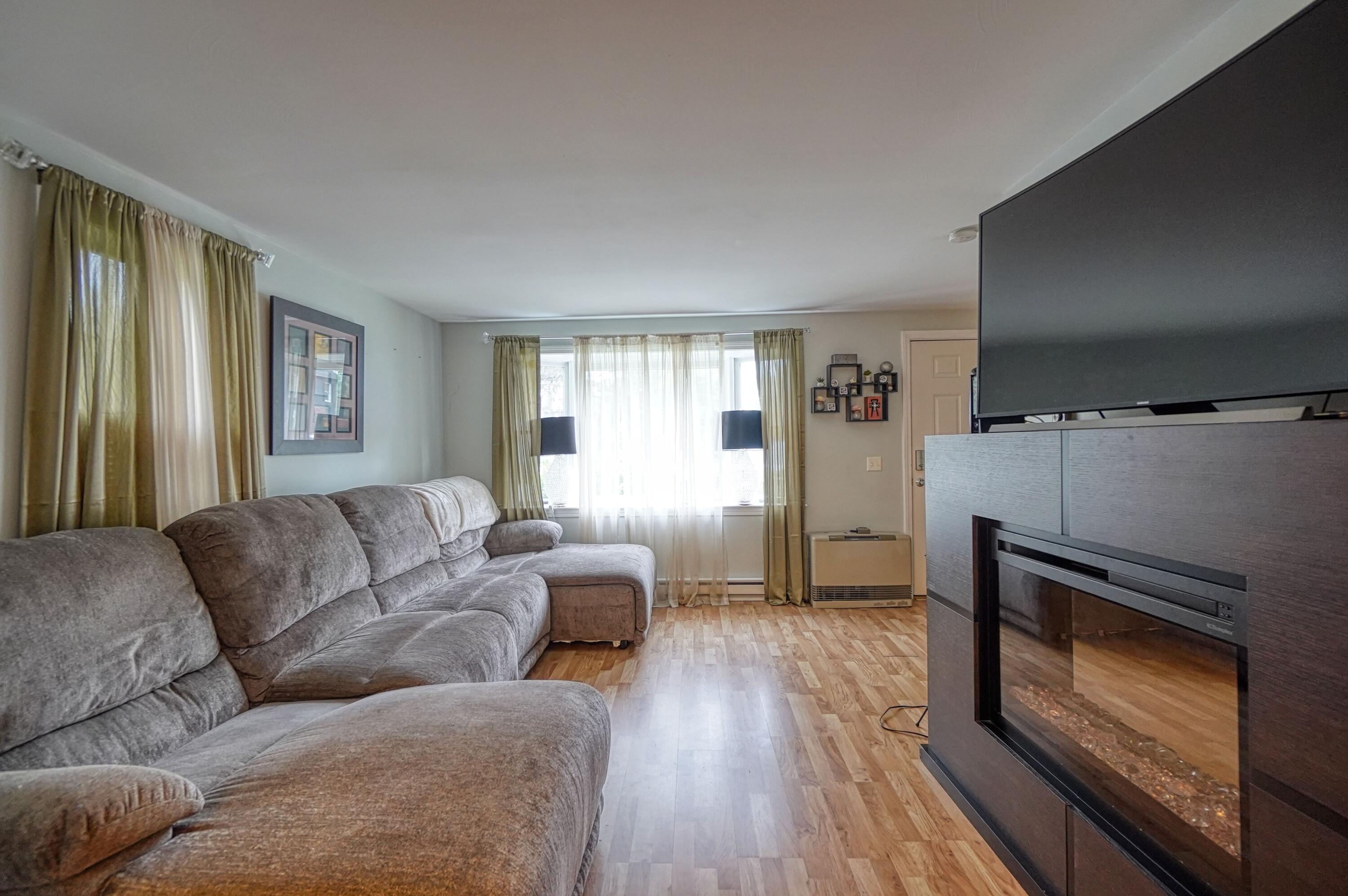 52 Baldwin Drive, Unit 52 Bangor, ME 04401 - Photo 5 of 20 Living Room 3
