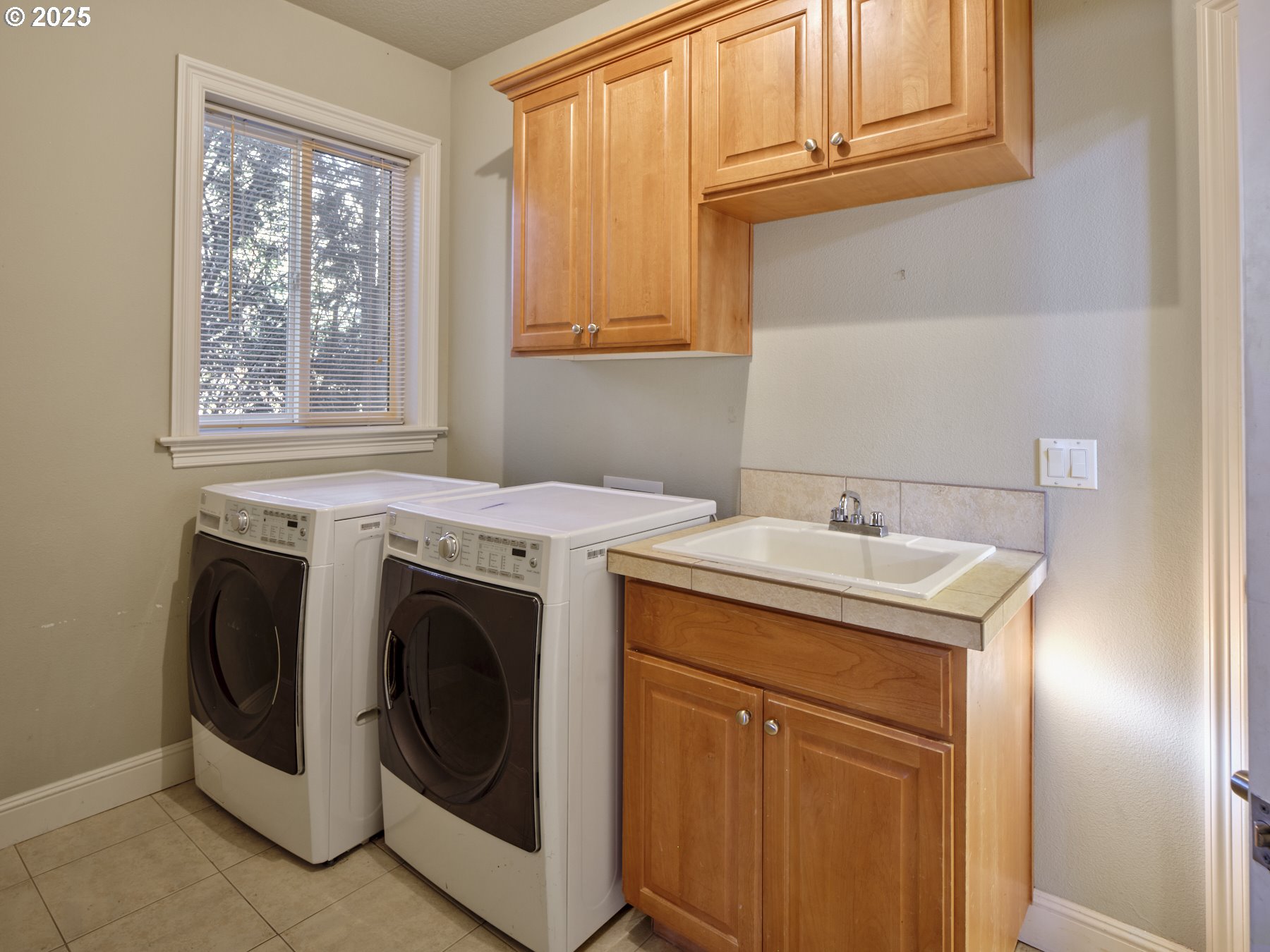 10410 Southeast French Road Vancouver, WA 98664 - Photo 22 of 43 a utility room with dryer and washer