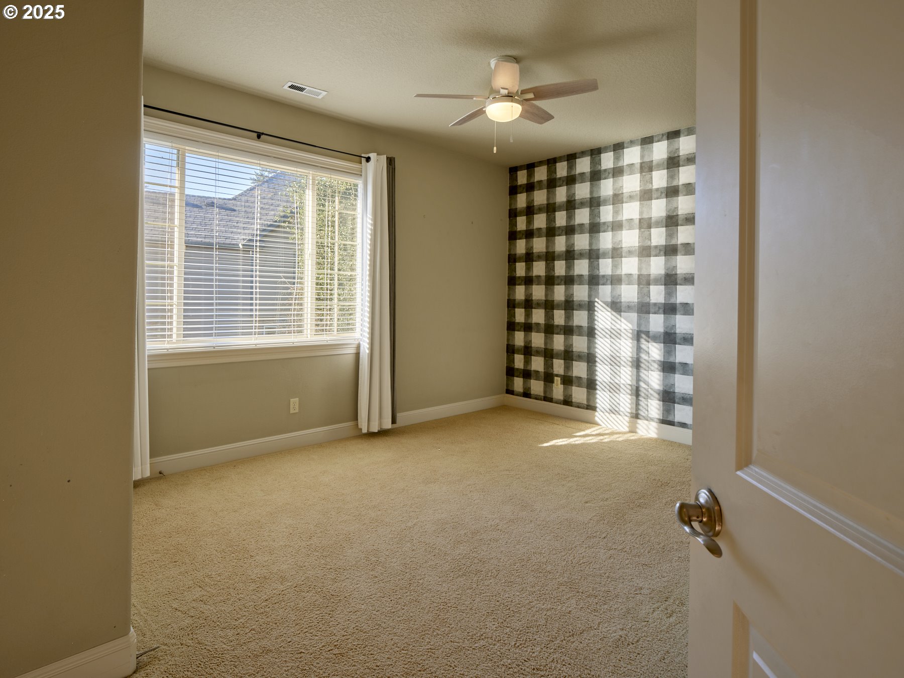 10410 Southeast French Road Vancouver, WA 98664 - Photo 35 of 43 a view of an empty room with a window