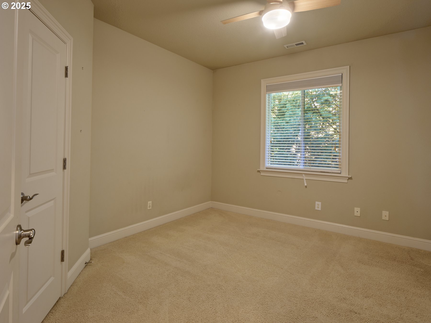 10410 Southeast French Road Vancouver, WA 98664 - Photo 37 of 43 an empty room with a window