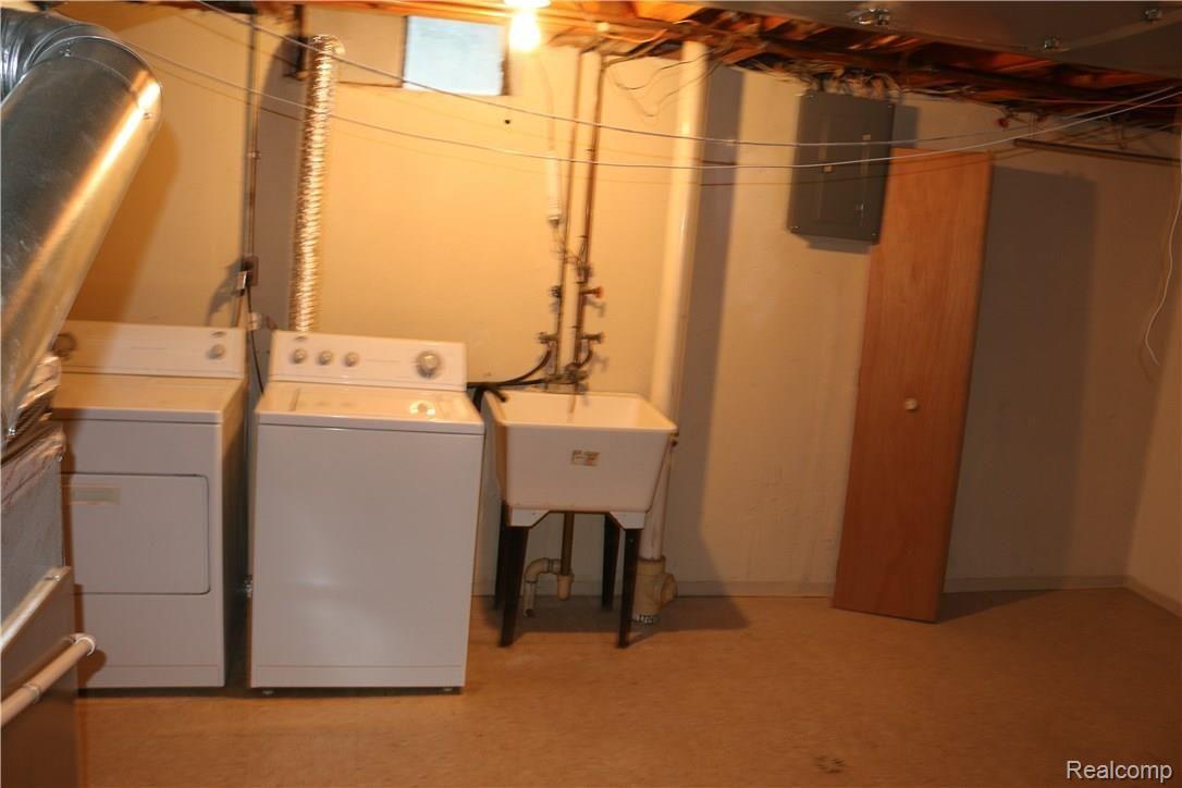 7250 Iron Gate Road Canton, MI 48187 - Photo 35 of 42 IMG_1419.JPG