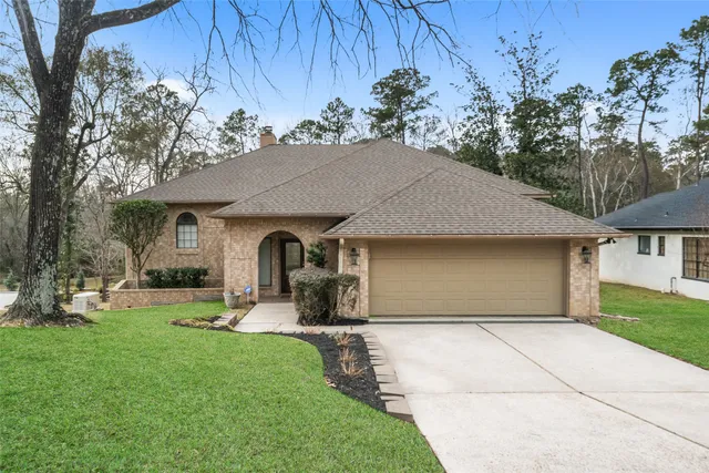 $550,000 | 6 Highland Hollow Drive, Conroe, TX 77304