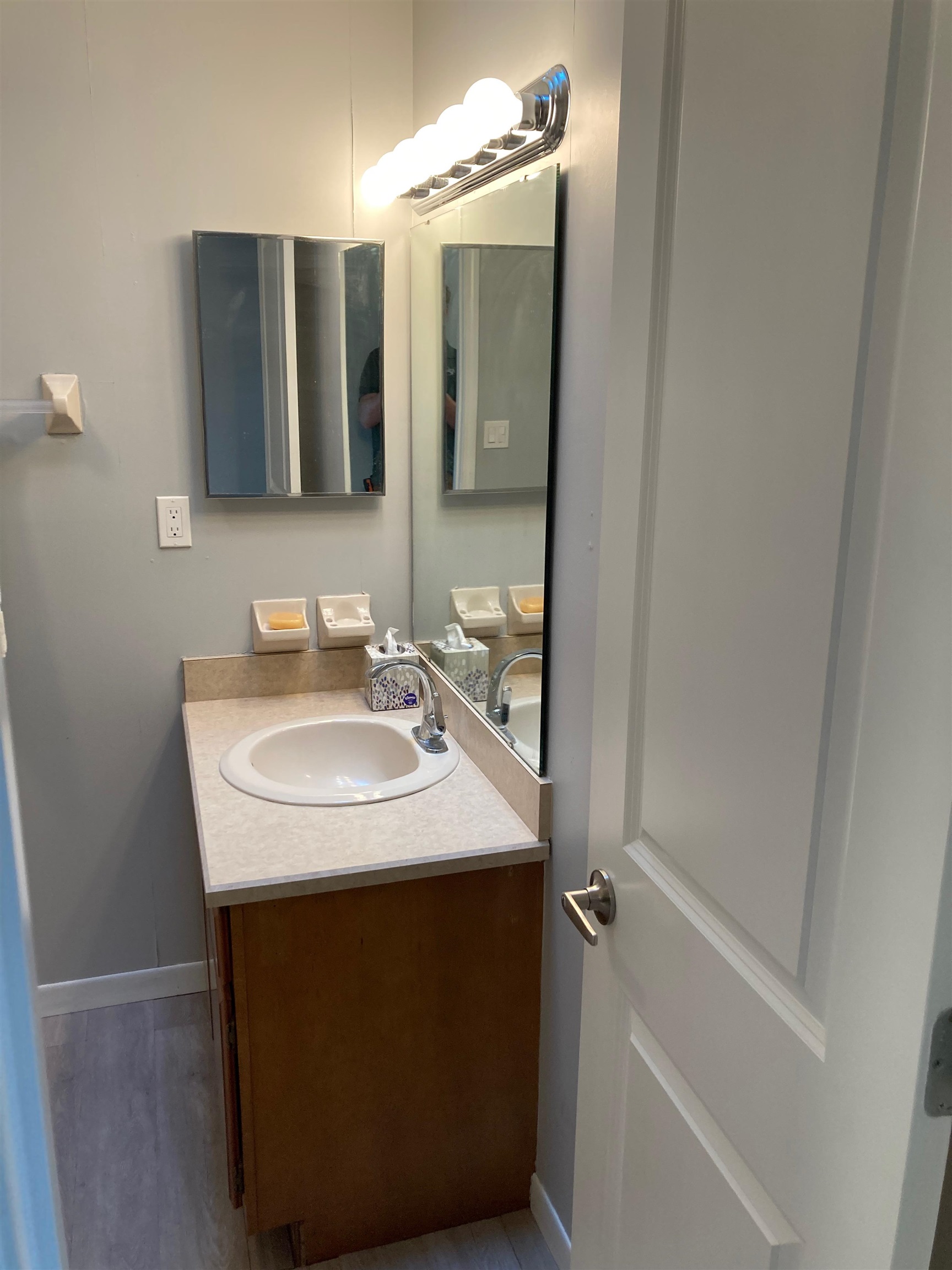 356 Cypress Road St. Augustine, FL 32086 - Photo 24 of 40 a bathroom with a sink and a mirror