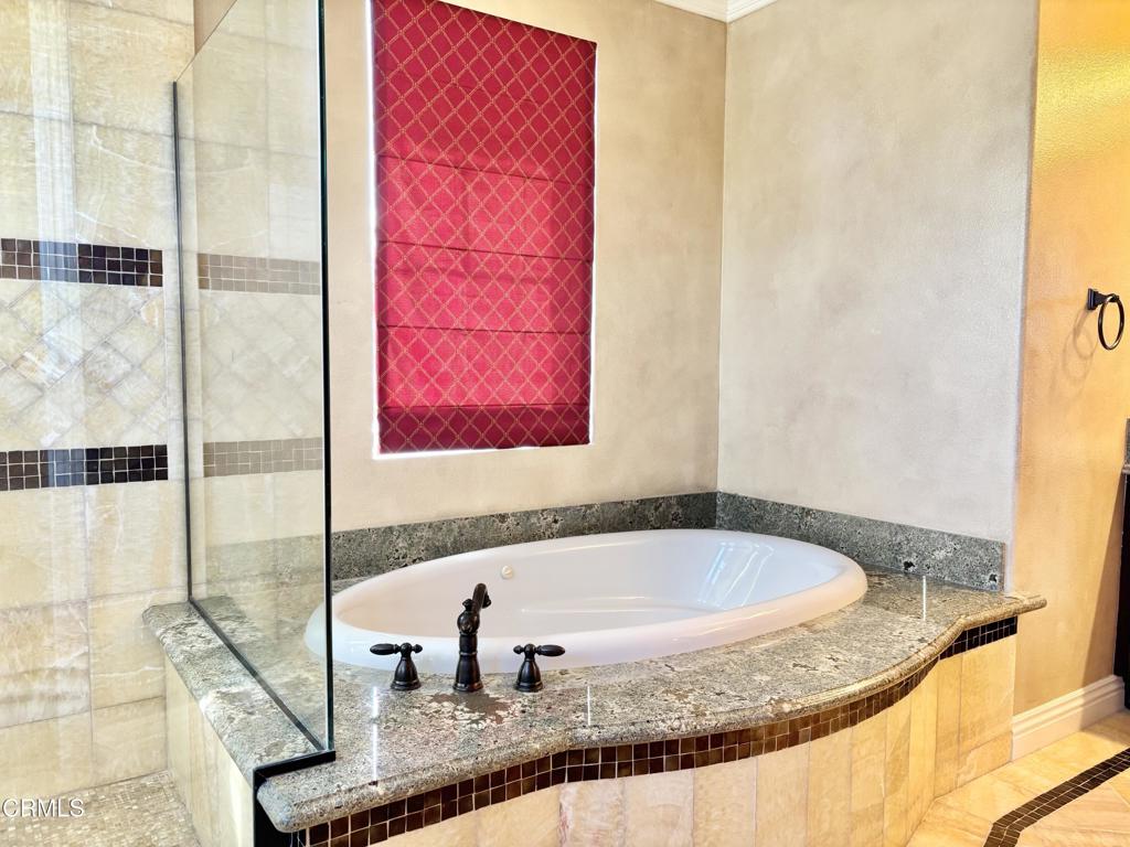 1702 Aleutian Way Oxnard, CA 93035 - Photo 45 of 73 a bath tub sitting next to a window