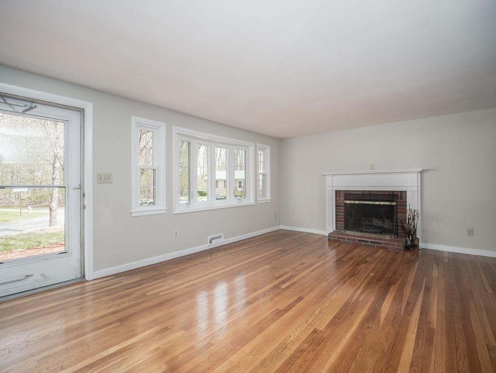 4 Chestnut Hill Road Holden, MA 01520 - Photo 3 of 31 Gallery Image 3