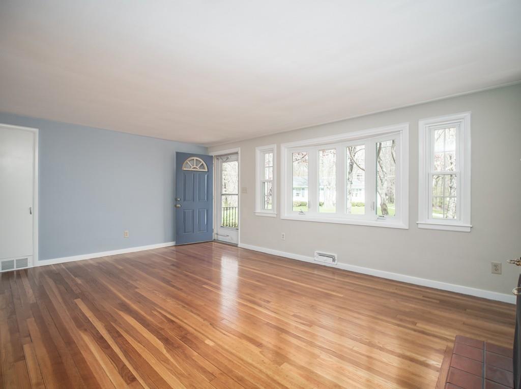 4 Chestnut Hill Road Holden, MA 01520 - Photo 4 of 31 Gallery Image 4