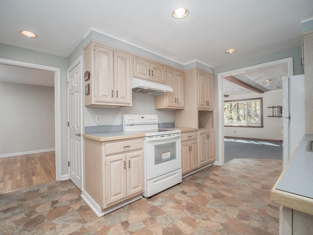 4 Chestnut Hill Road Holden, MA 01520 - Photo 7 of 31 Gallery Image 7