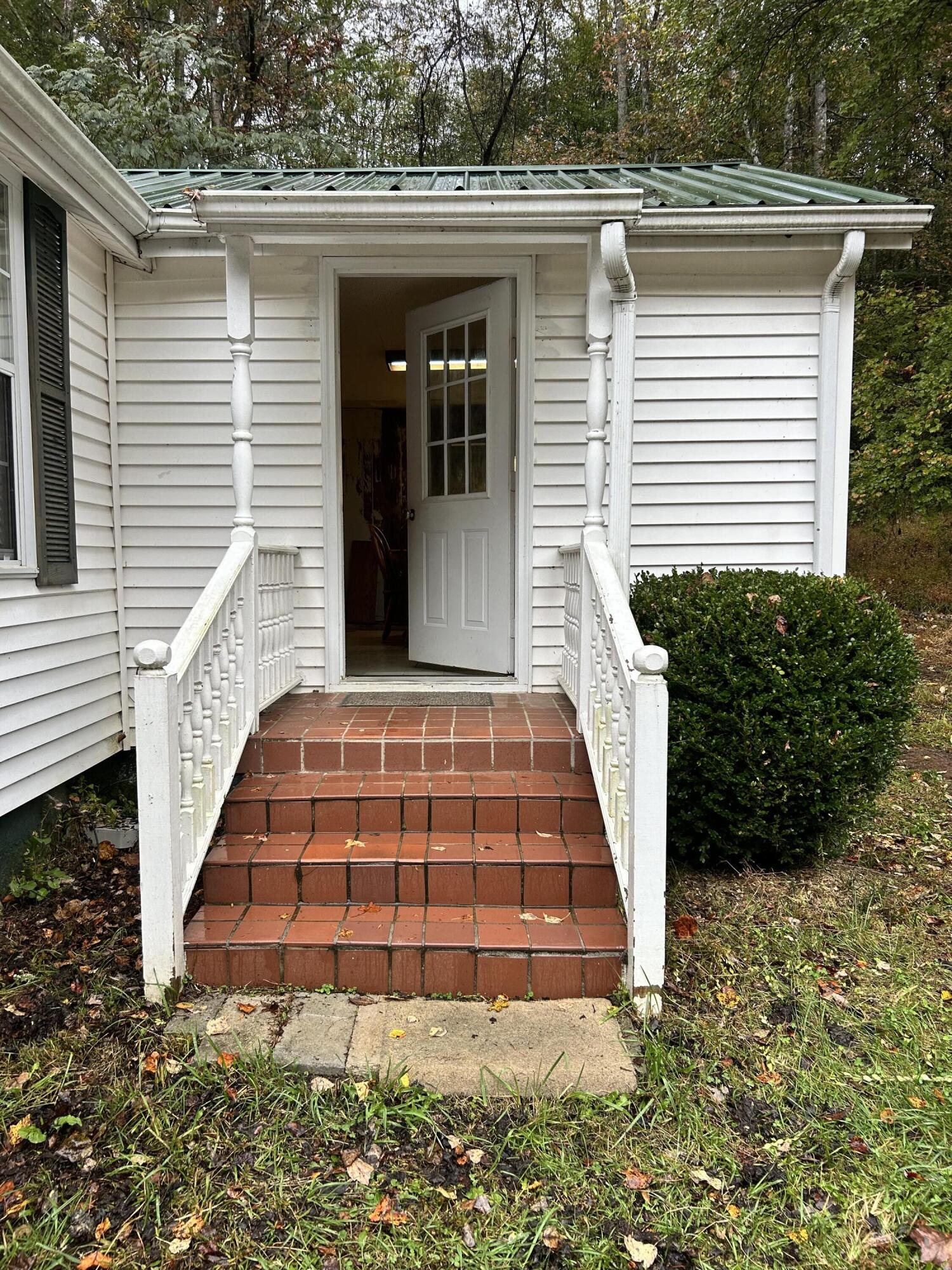 715 Miller Road Pikeville, TN 37367 - Photo 8 of 21 IMG_3544