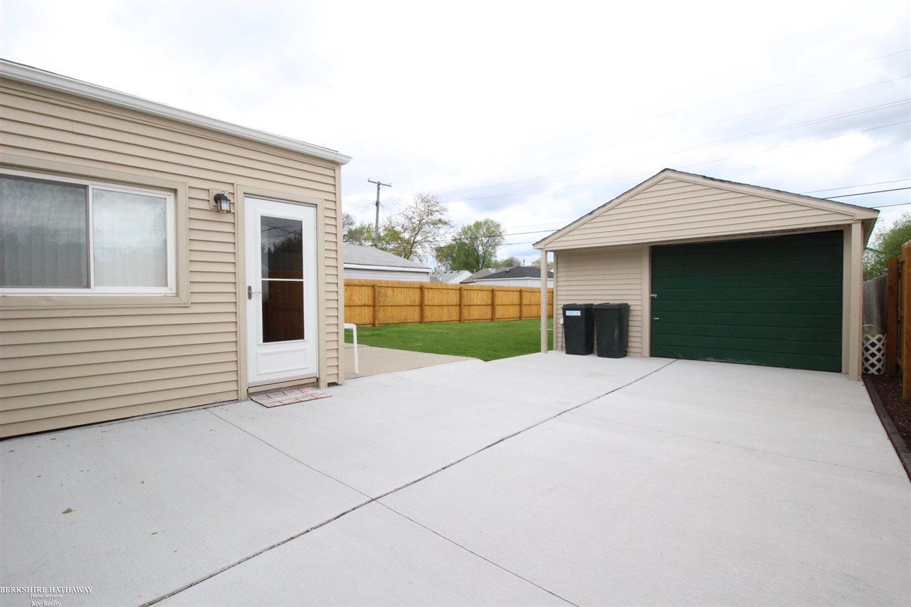 25826 Rosenbusch Boulevard Warren, MI 48089 - Photo 4 of 19 31319097-3.JPG