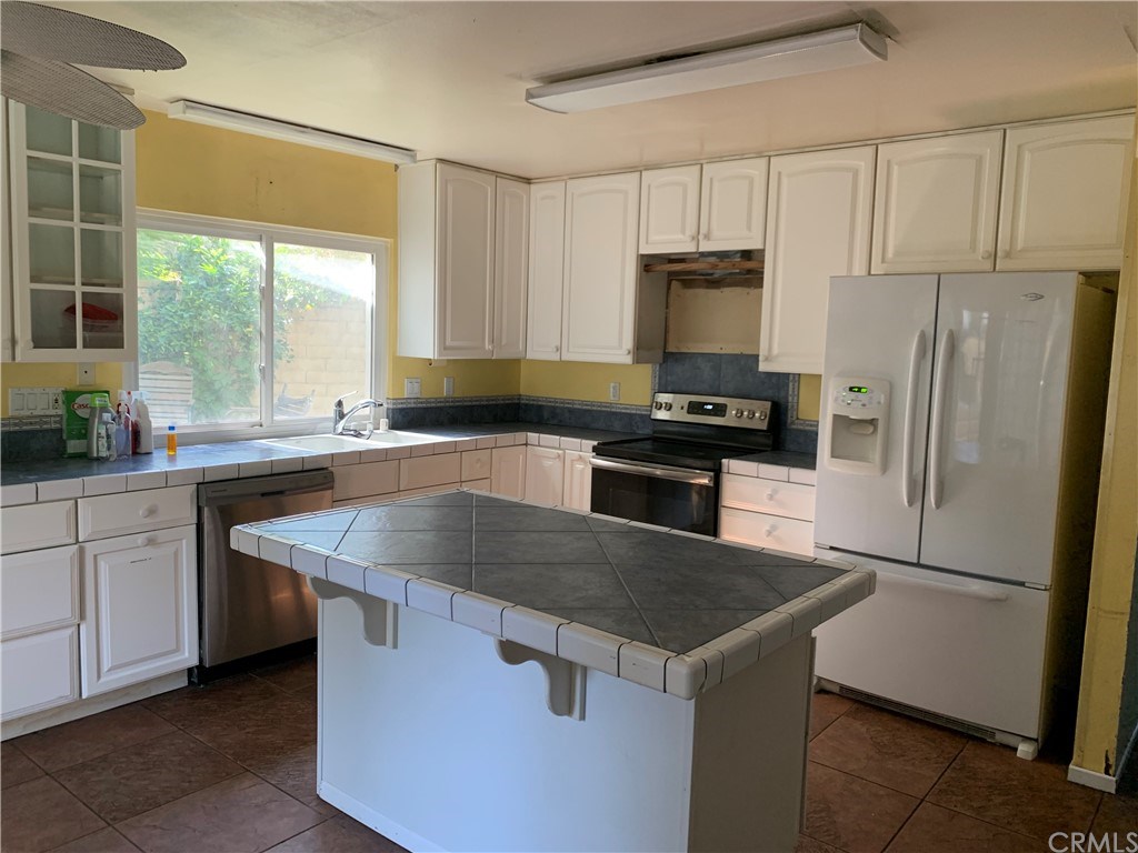 23226 Cavanaugh Road Lake Forest, CA 92630 - Photo 4 of 8 Gallery Image 4